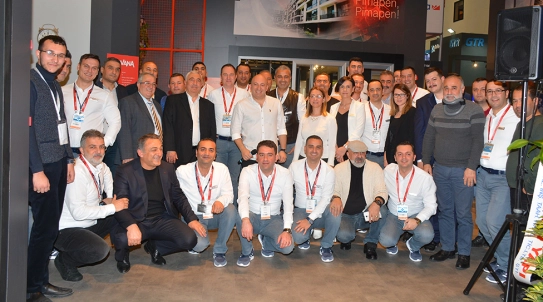 Pimapen, Pencere Fuarı’nda Ziyaretçilerini Ağırladı.